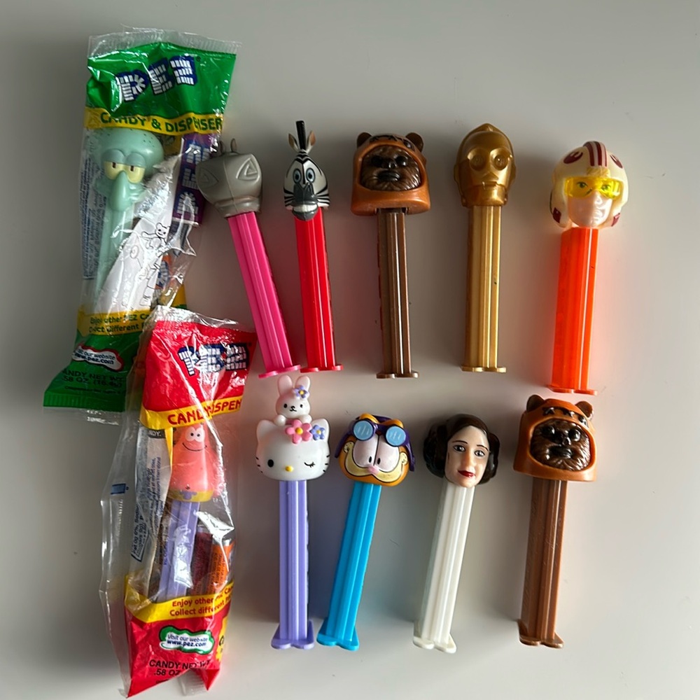 PEZ LOT OF VARIOUS DISPENSERS (11)